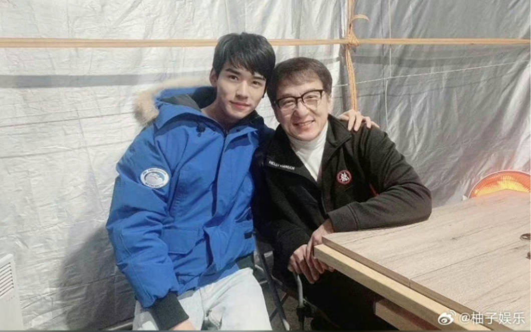 青涩的龚俊和成龙大哥!