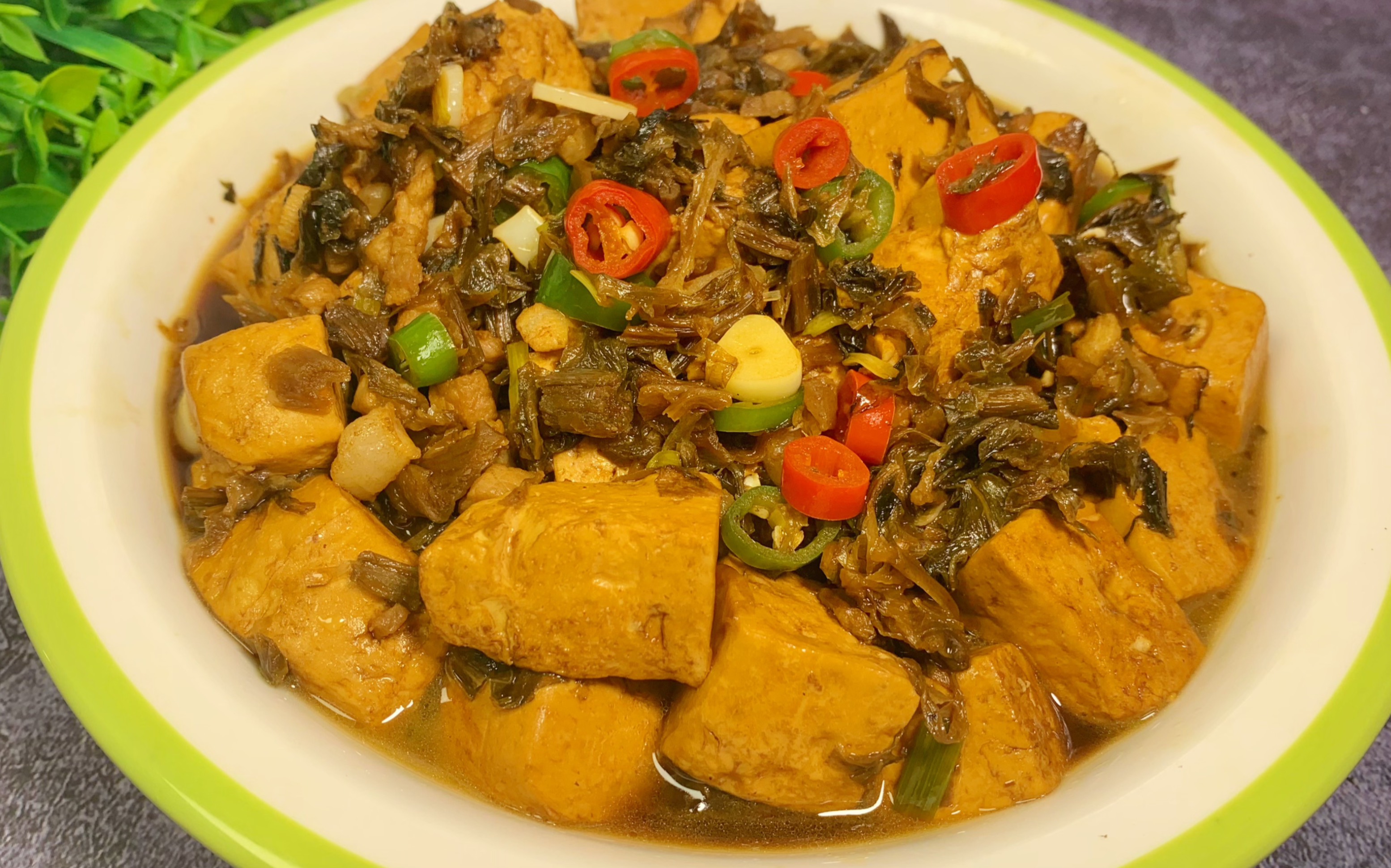 这个梅干菜烧豆腐你们一定要试试,做法简单,鲜香味美,好吃又下饭