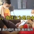 2名中国女孩给黑人捶腿，满脸的献媚样儿，一点尊严都没有
