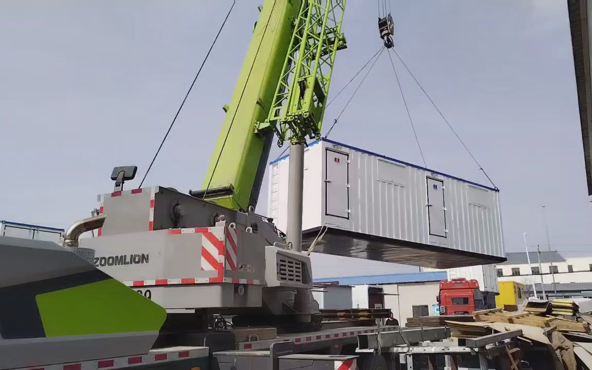 雨施捷集装箱公厕吊装现场