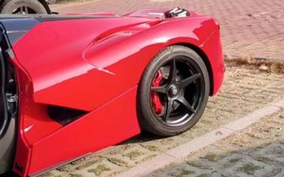 法拉利拉法这蝴蝶门不是一般的帅啊,对得起两千多w的售价!