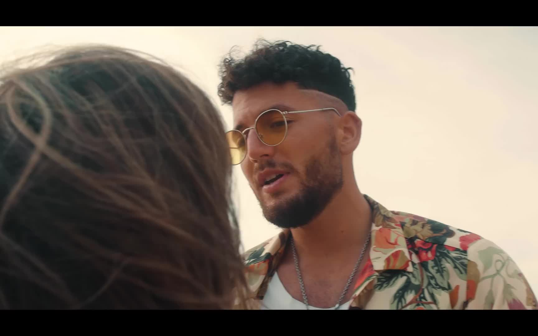 德语mv德国说唱男歌手momochahinesantamonica