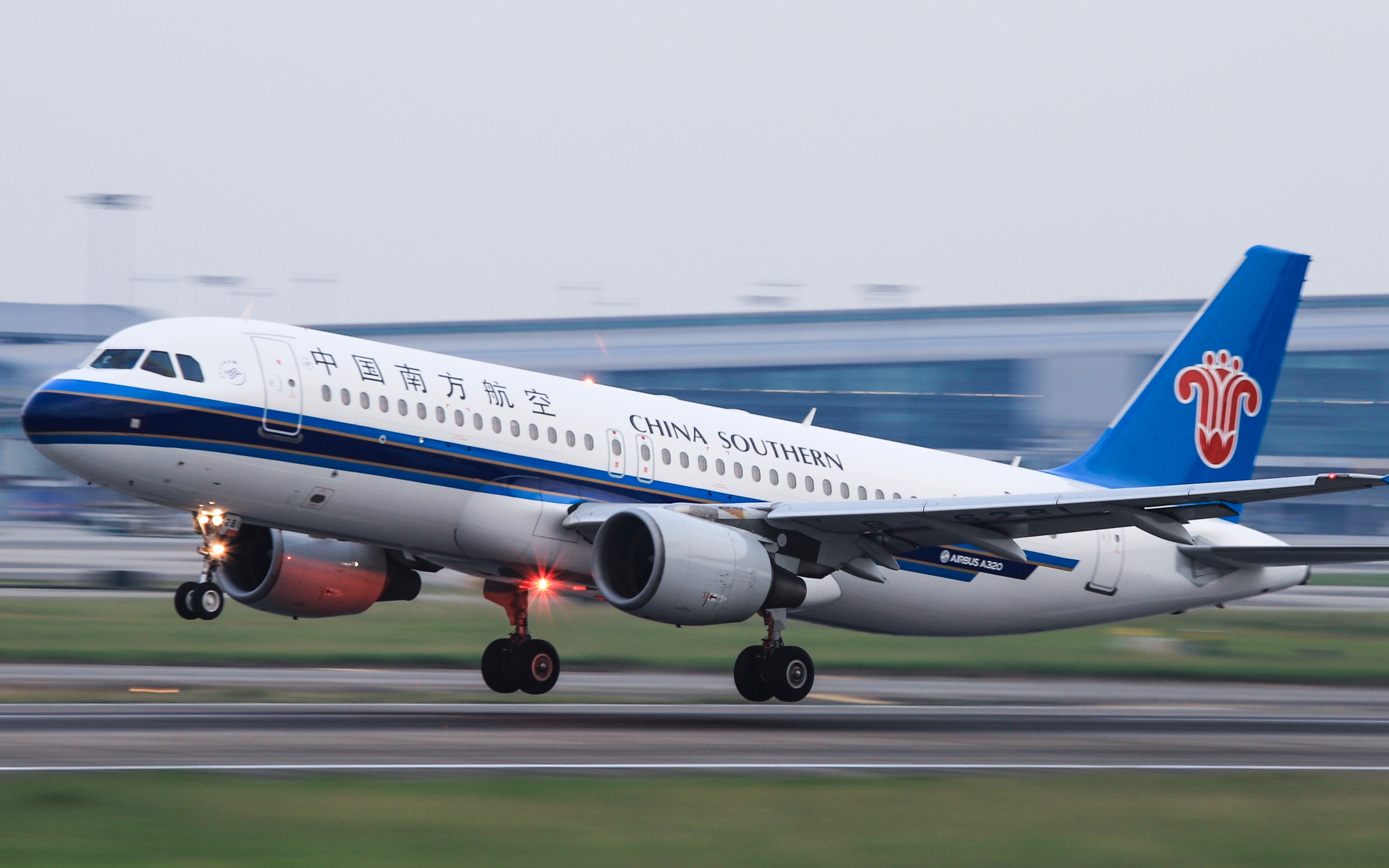 一个飞友的烂天拍机广州白云国际机场的起降2019110