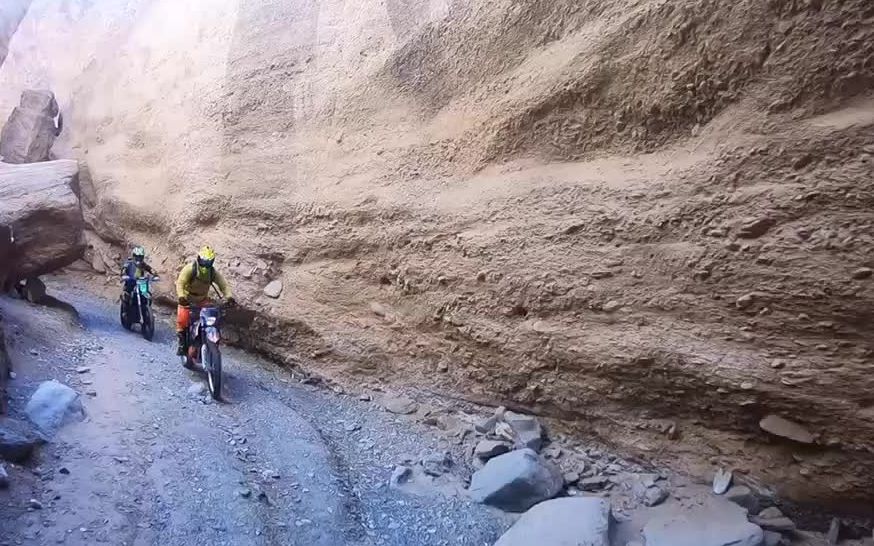 [图]【治愈风景】昆仑山大峡谷穿越，体验海拔3500米越野