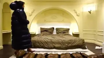 谁能告诉我她是怎么进去的！