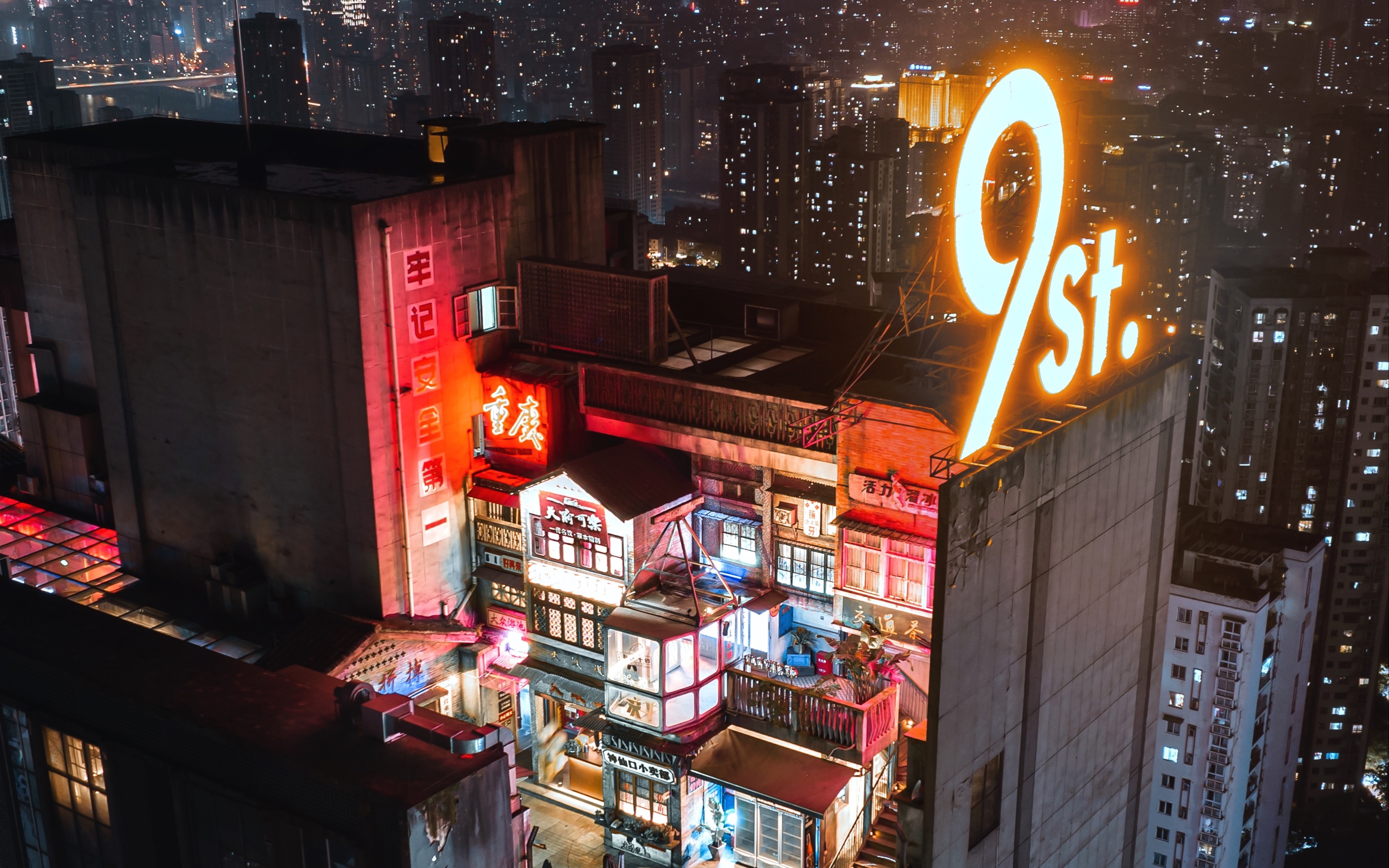 重庆九街不夜城,坐落在楼顶的大排档