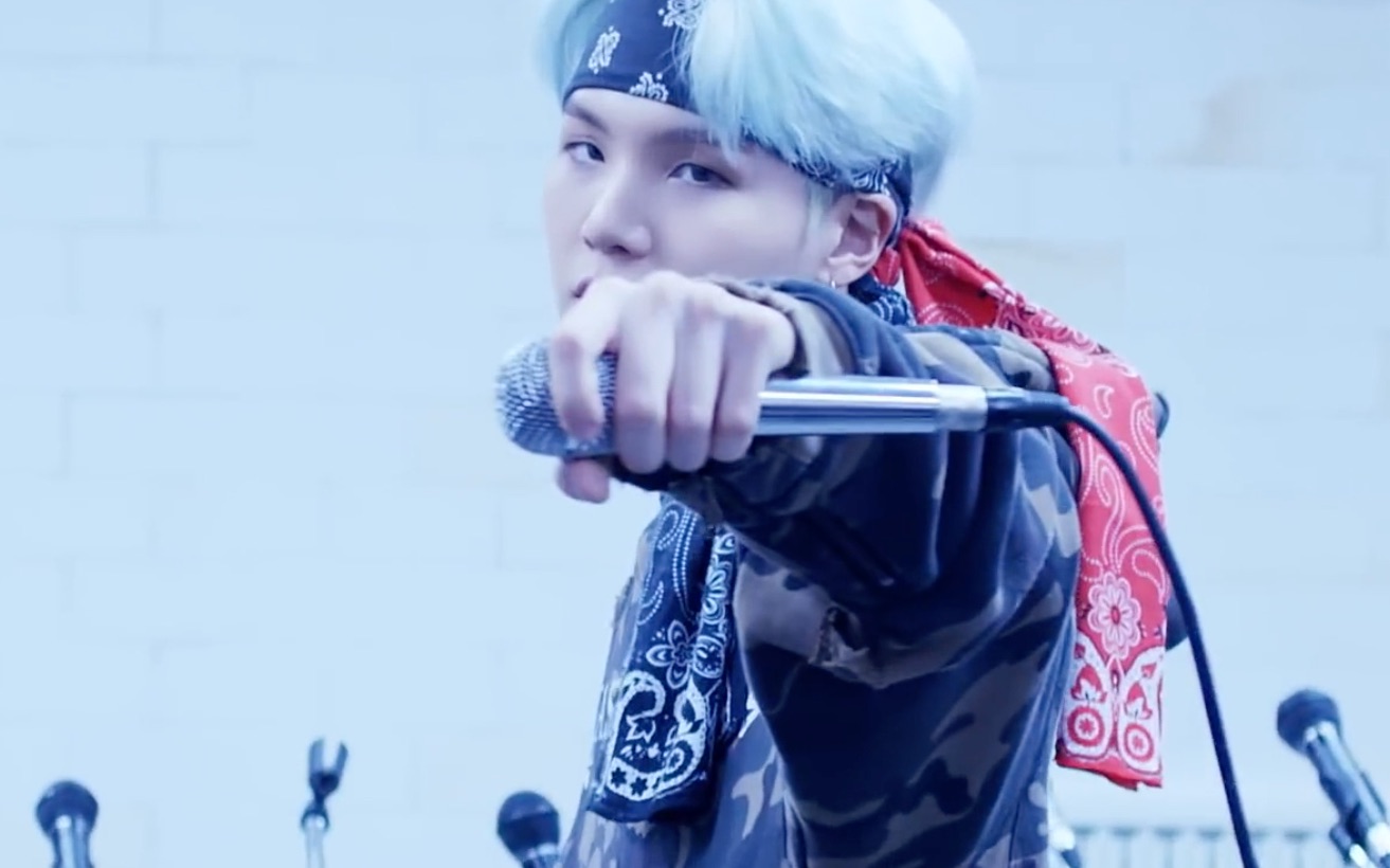 btsmicdrop1分钟看大佬闵玧其在线扔话筒