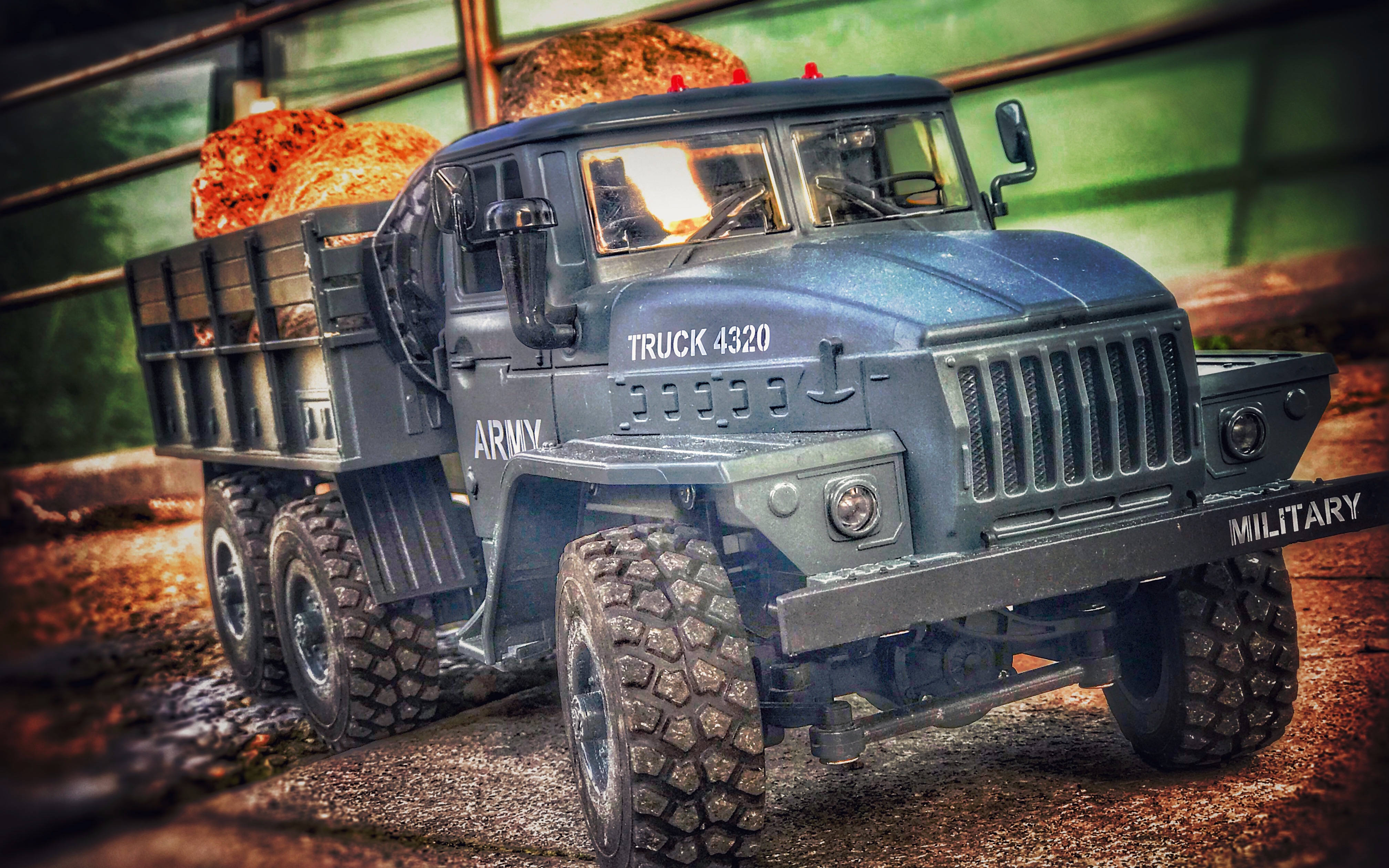 来!搞一辆乌拉尔重型卡车玩玩