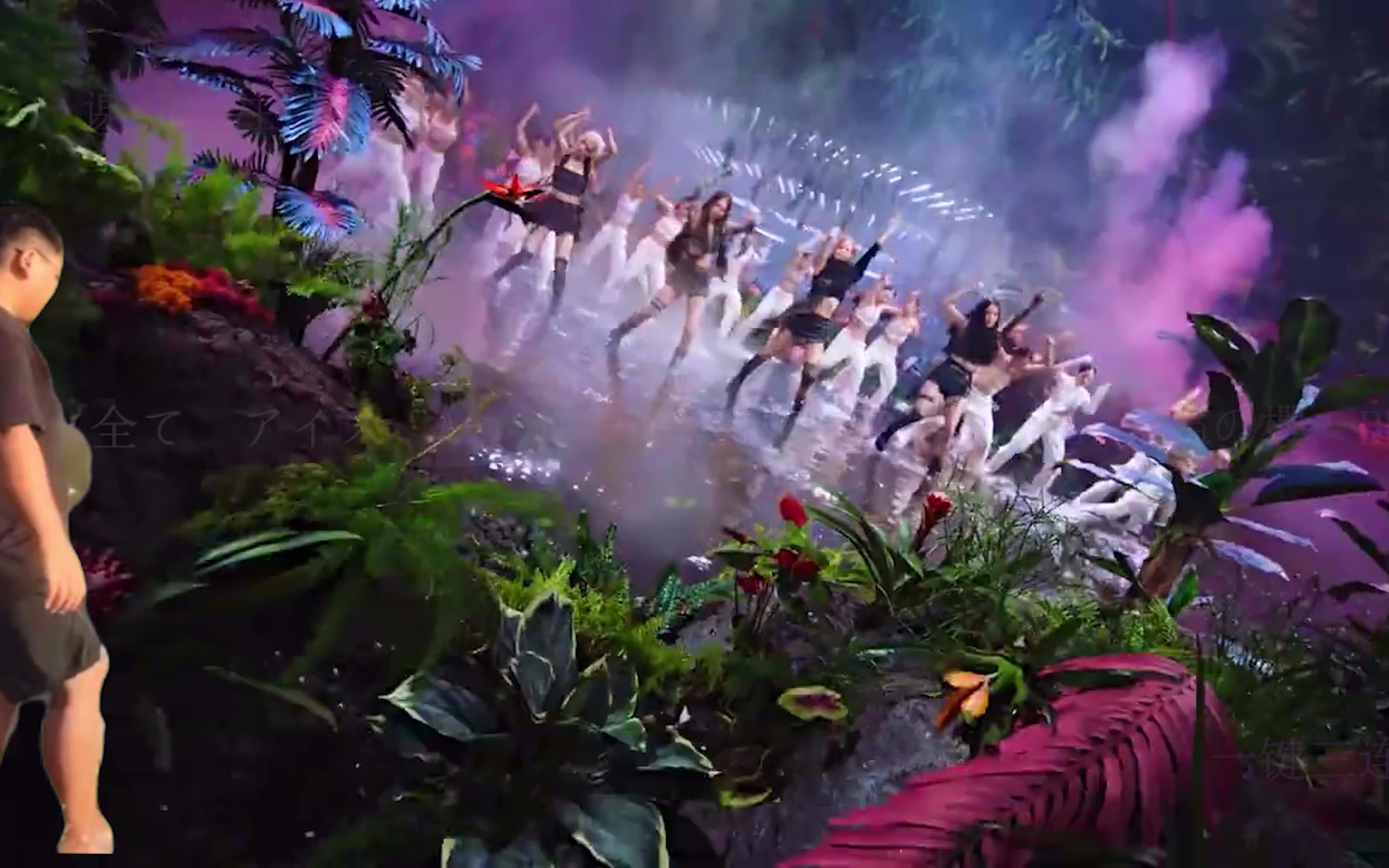 疆域阿力木:你这背景太假了,大哥我这是真实的blackpink的mv场景.