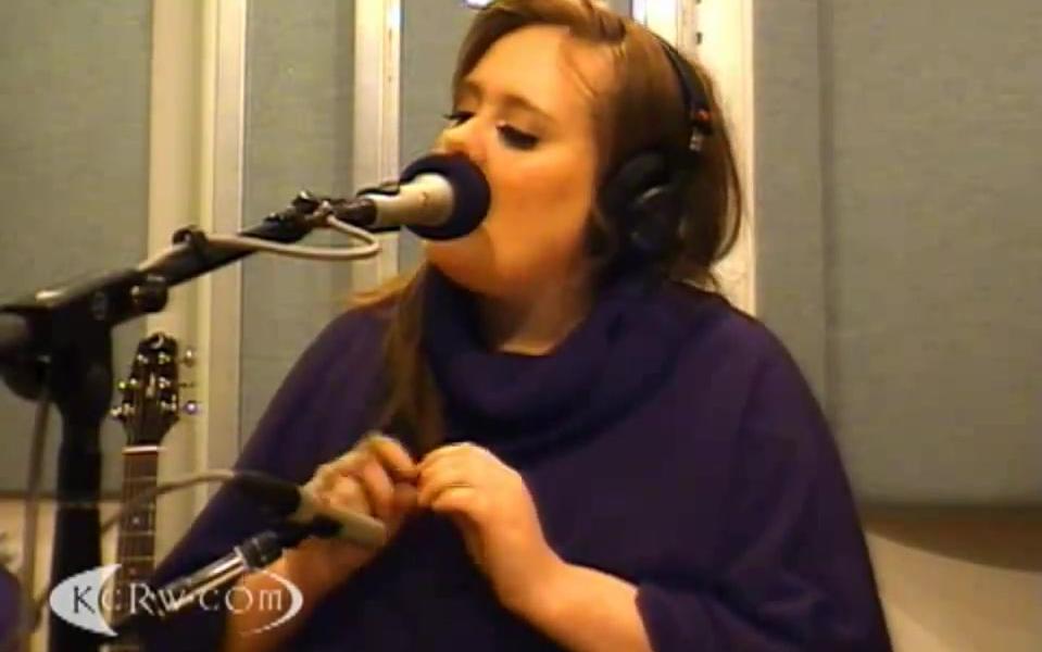 [图]【领格莱美的途中】Adele - Chasing Pavements (KCRW Radio Live Session) 2008