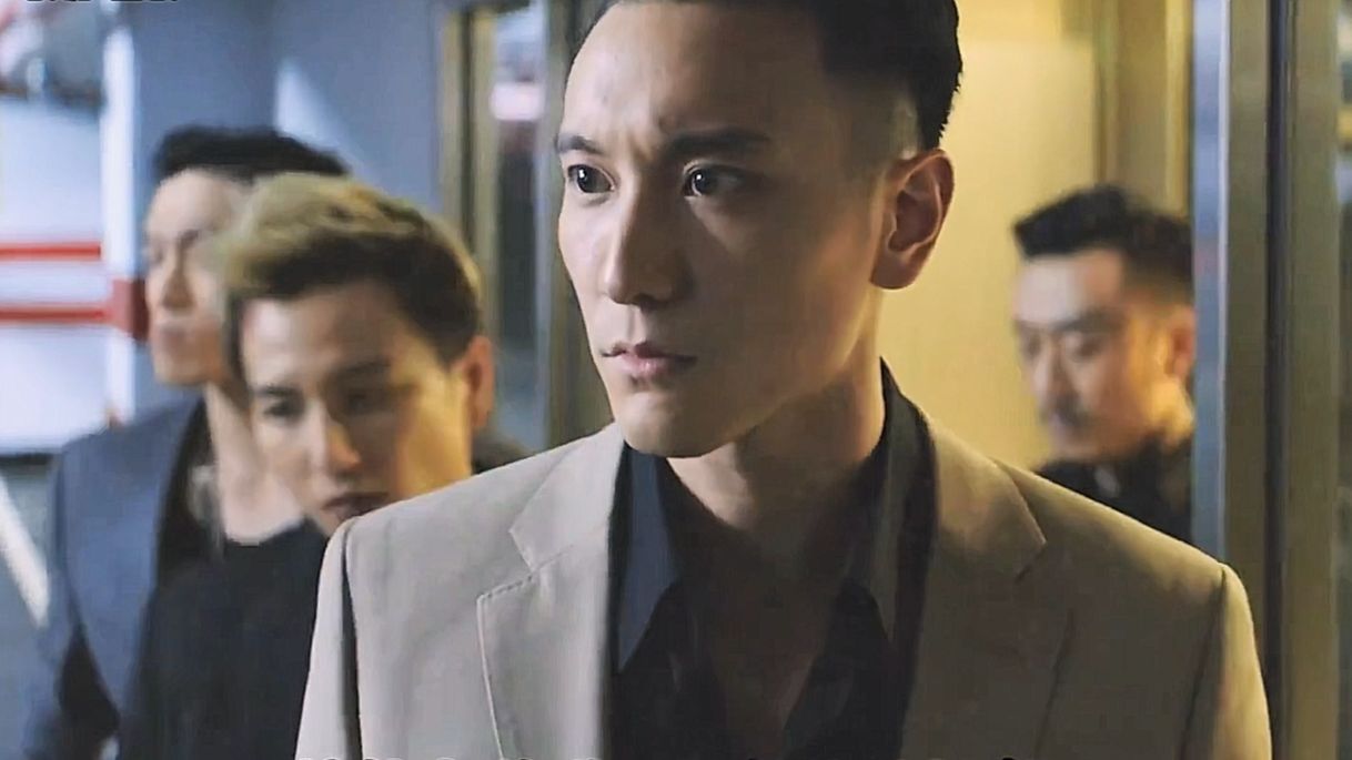 场,他就察觉到一丝危险的气息,可他不仅不畏惧反而还冷笑《角头2》