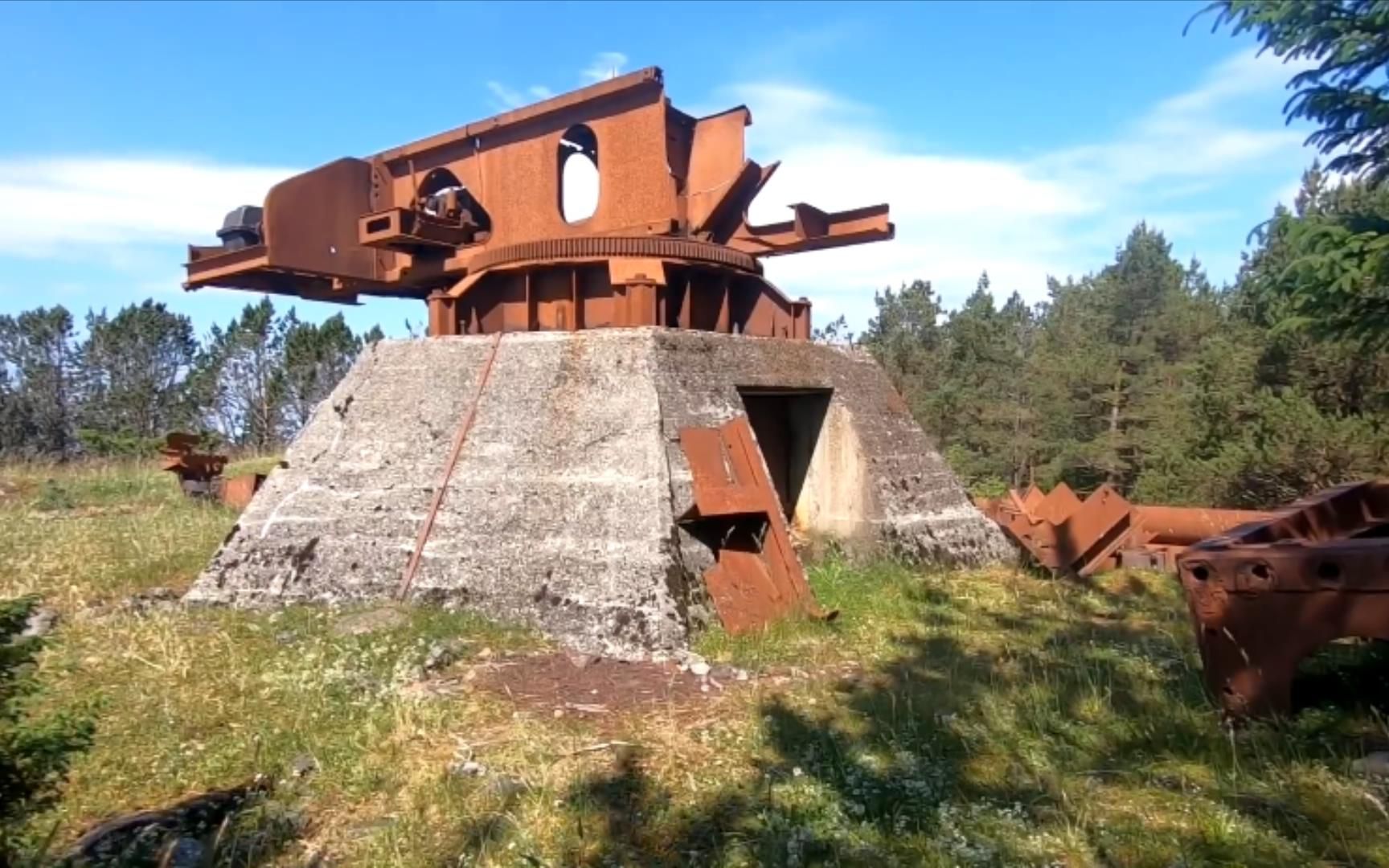 山中意外发现二战德国掩体还有大炮塔原来是秘密作战室