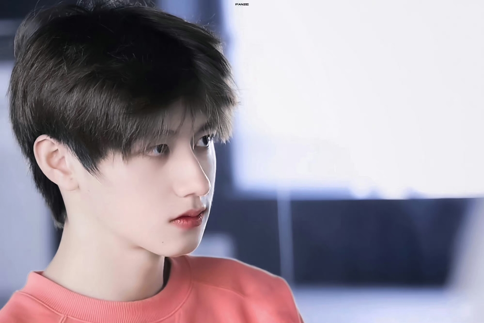 【朱志鑫】"世俗静谧清冷,唯独你眼里布满赤诚" "3