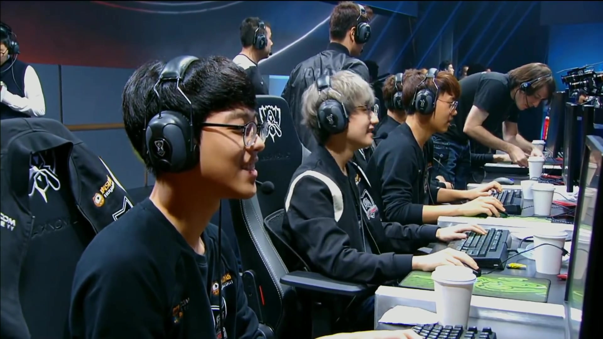 【s6 lol】比赛要有一颗快乐的心,rox tigers用开唱来开场!