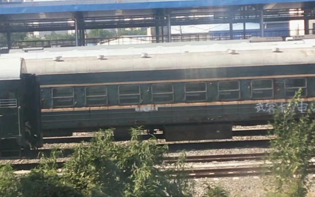 k205次列车通过襄阳车辆段,发现一节封存的22b