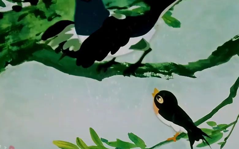 小燕子冒雨给妈妈捉虫子,却被妈妈给扔了,经典动画《小燕子》
