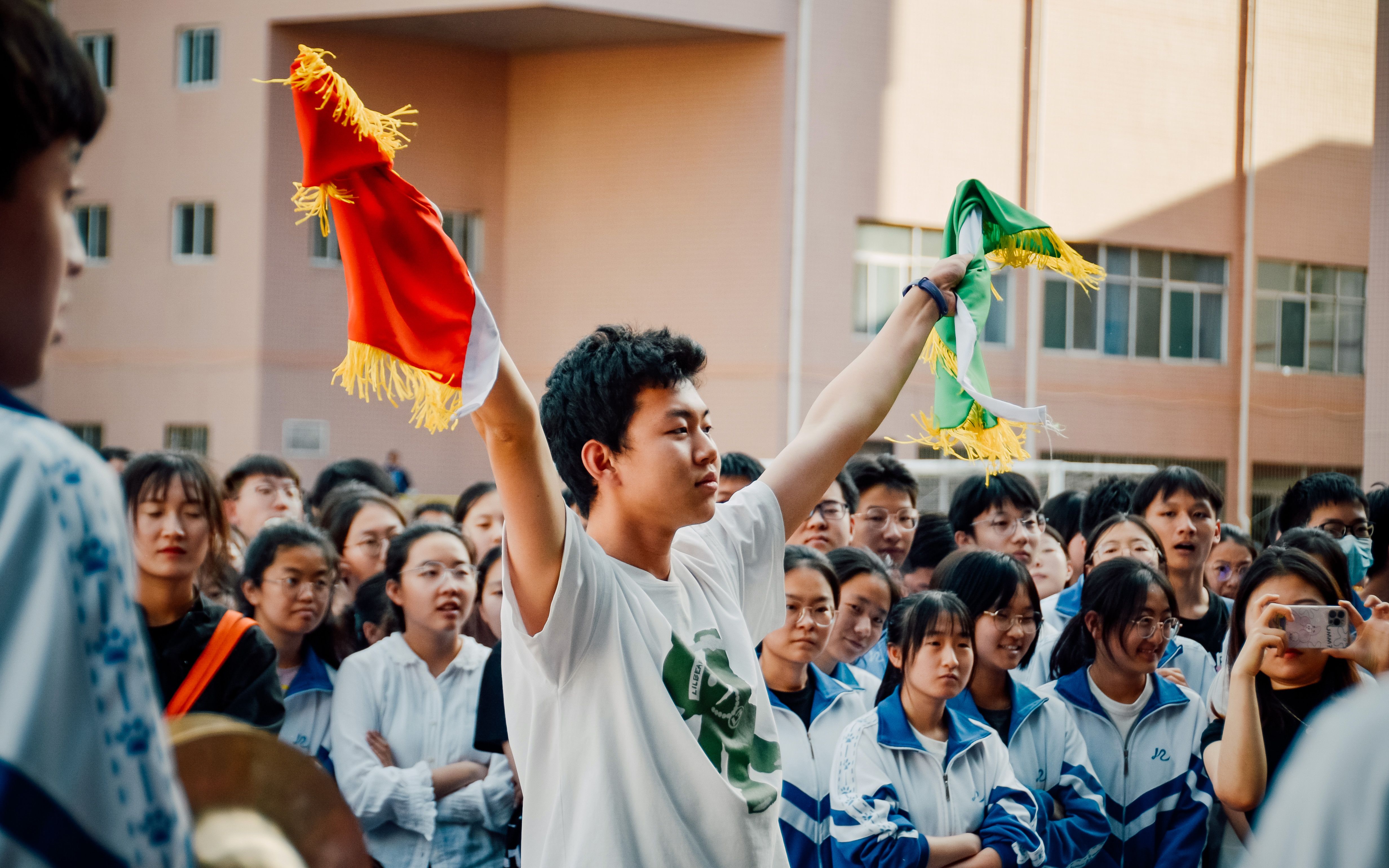 震惊!高中生文艺汇演能整出这么多花活?!还有太原锣鼓!哔哩哔哩bilibili