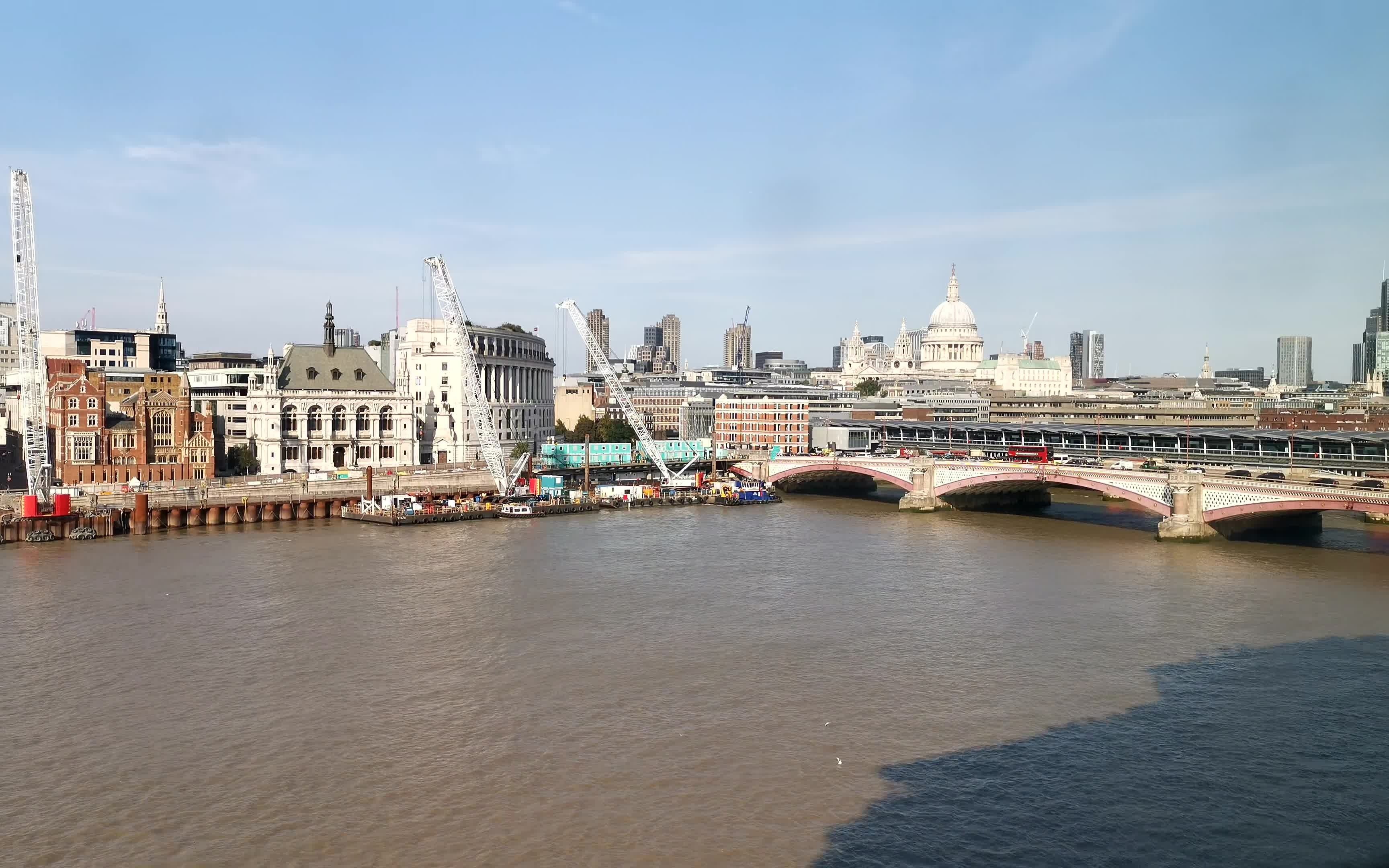 伦敦泰晤士河畔