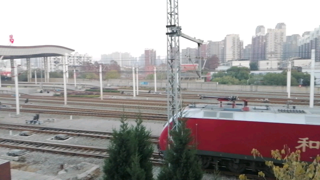 z392次列车进武昌站