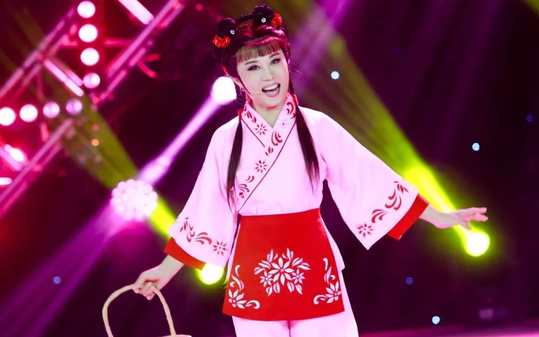 黄梅戏《打猪草》选段 (演唱:吴琼,盖学泉)