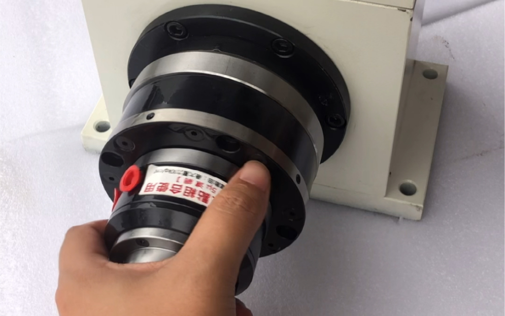 高精密后拉气动筒夹夹头座子集成,气动卡盘安装过程