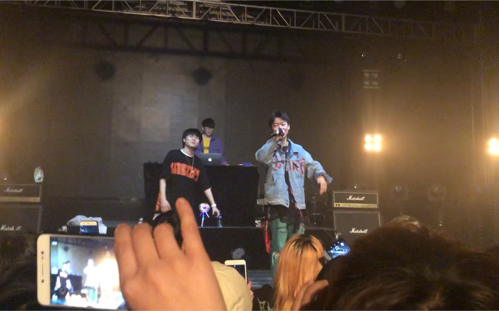 福克斯小精灵【上天入地】follow me原版 开头两个渣男的对话