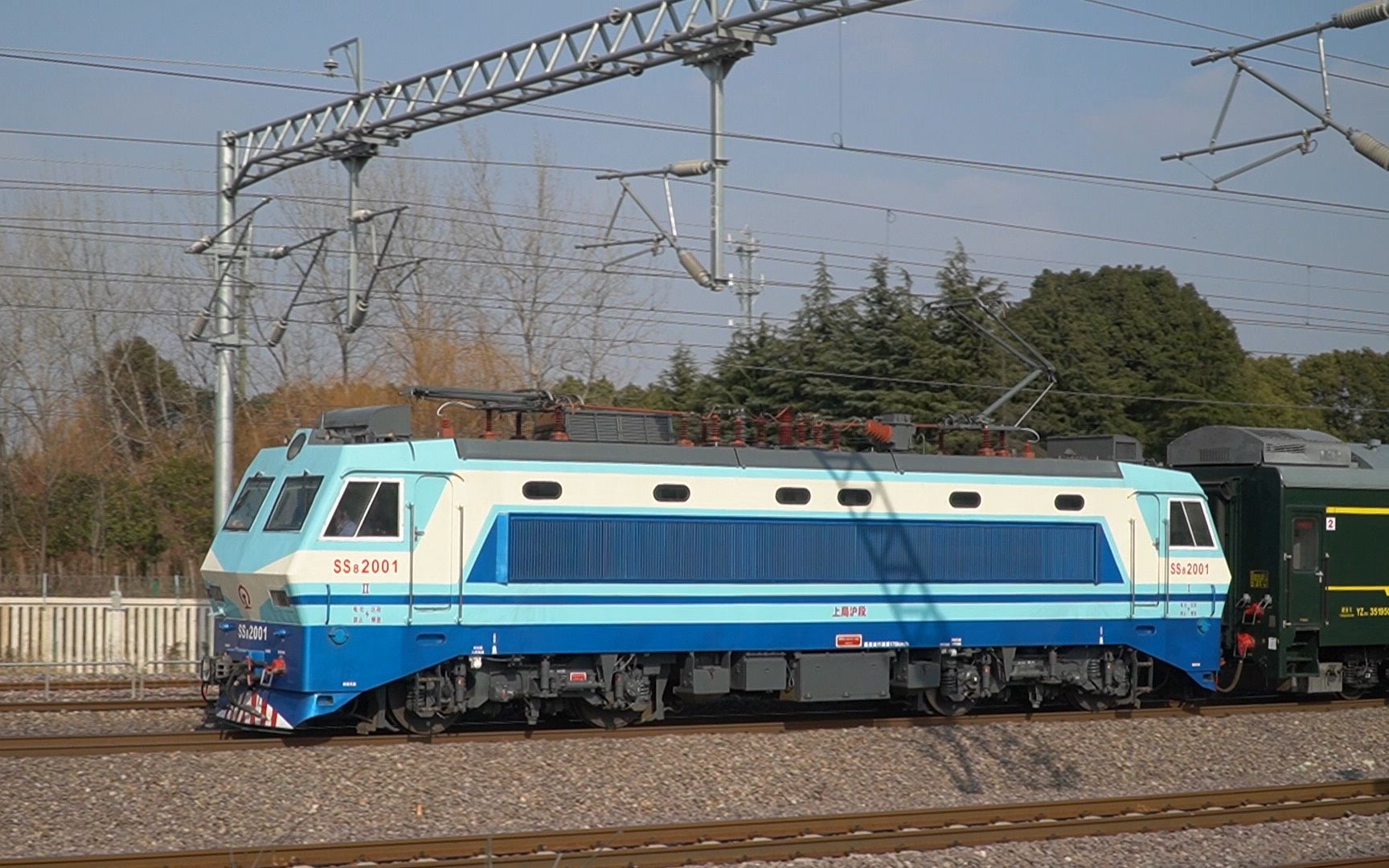 【韶山八】(换个地方看韶八)ss8-2001牵引k808通过