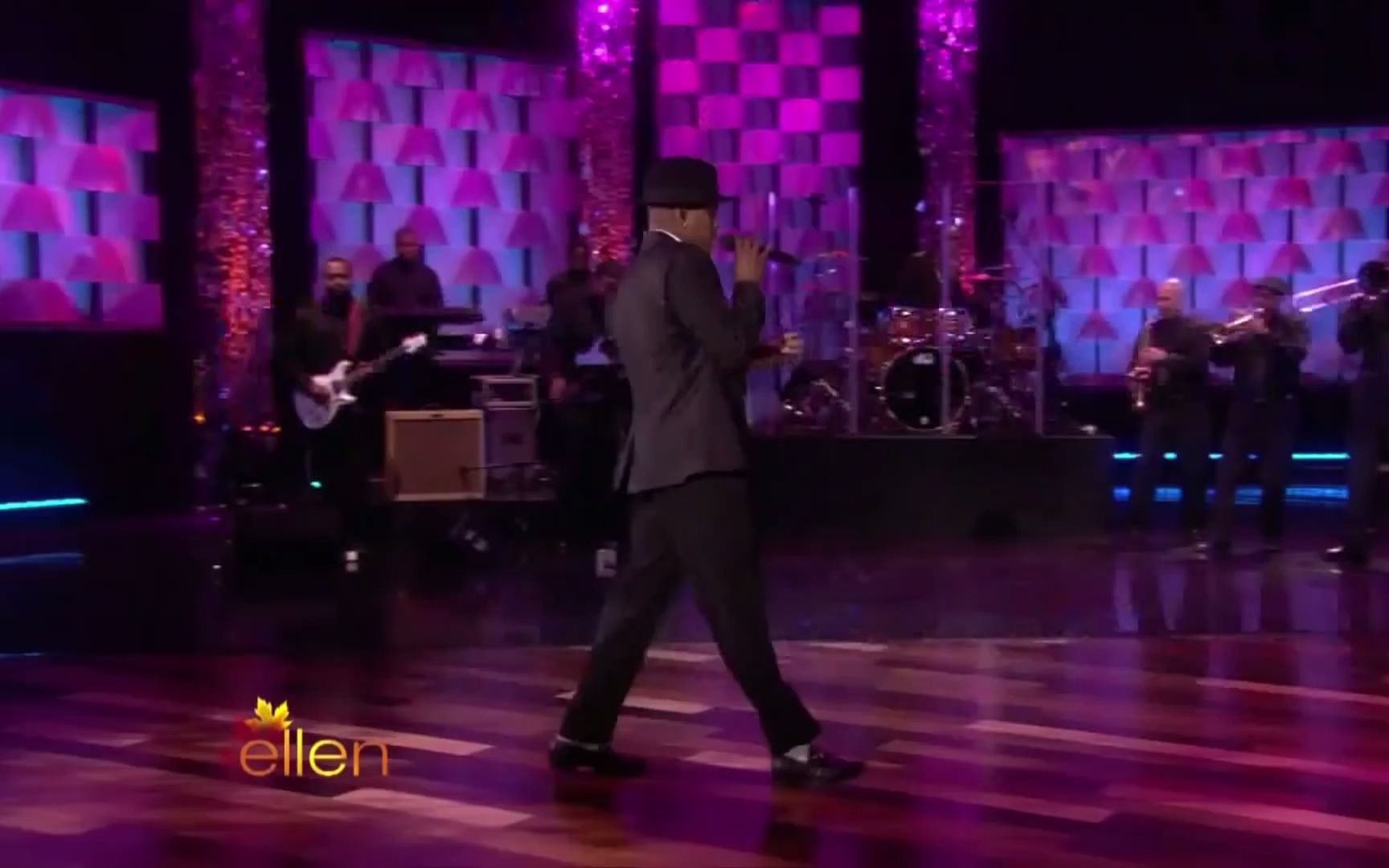 [图]剧情演出艾伦秀NeYo-One in a Million Live on Ellen show