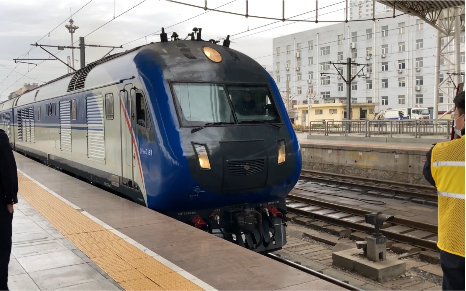 4k版【火车】df11g猪头 徐州站换挂全过程牵引k491出发_哔哩哔哩_bili