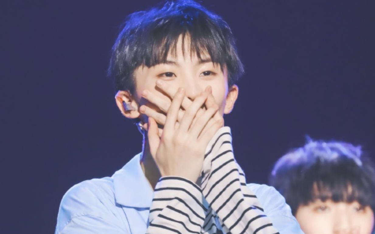 马嘉祺 睫毛弯弯 竖拍