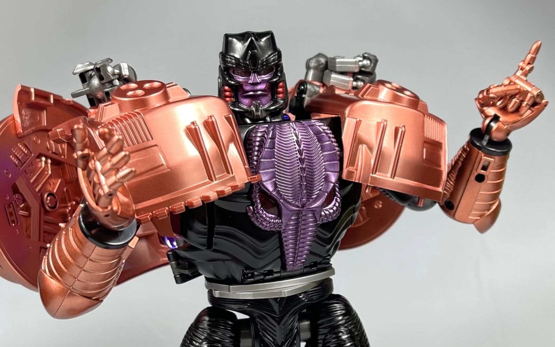 玩具三分半 42 —— ta bwm-06 金属变体霸王龙