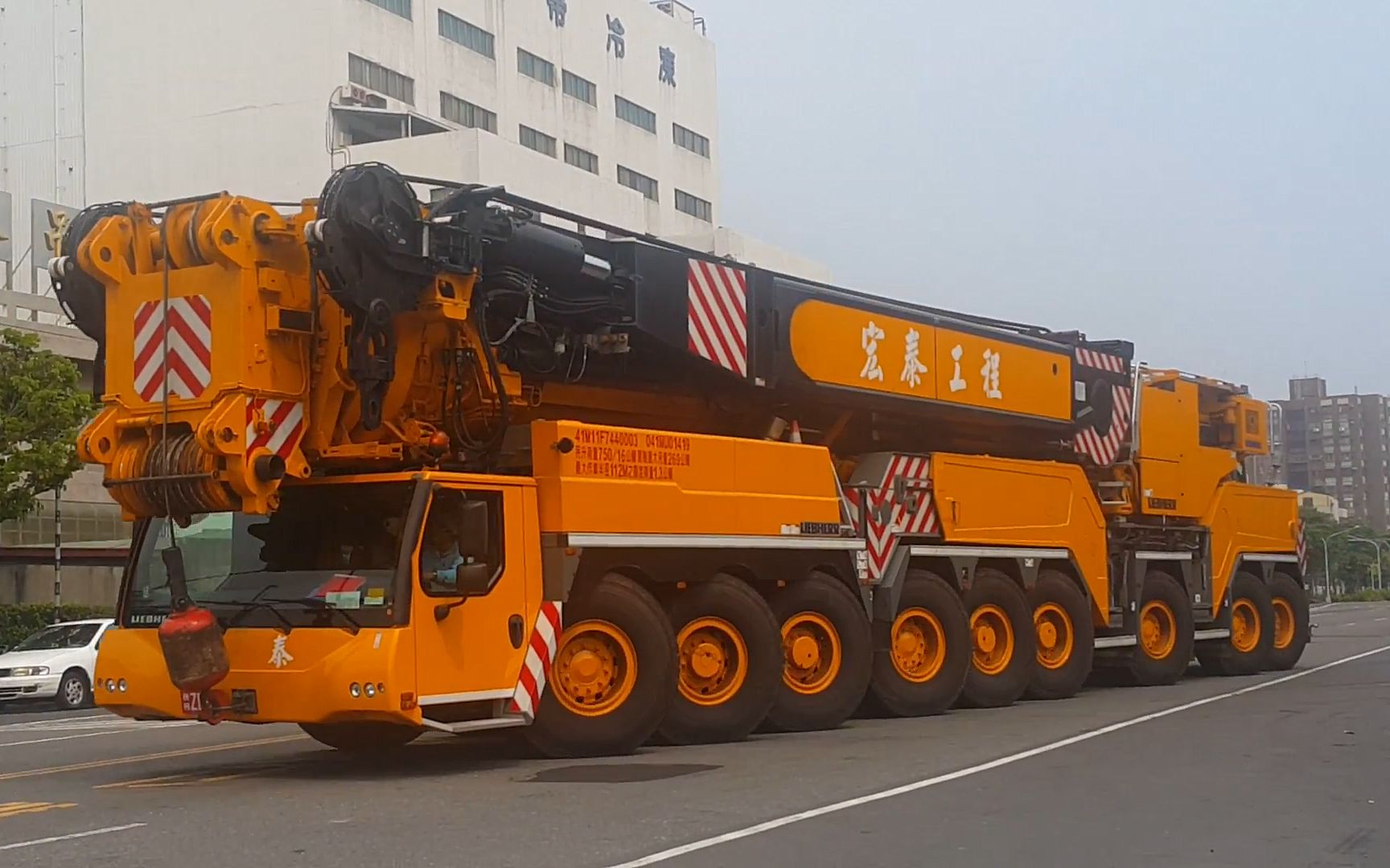 宏泰工程Liebherr LTM1750 全地面起重机蟹行挪车哔哩哔哩bilibili