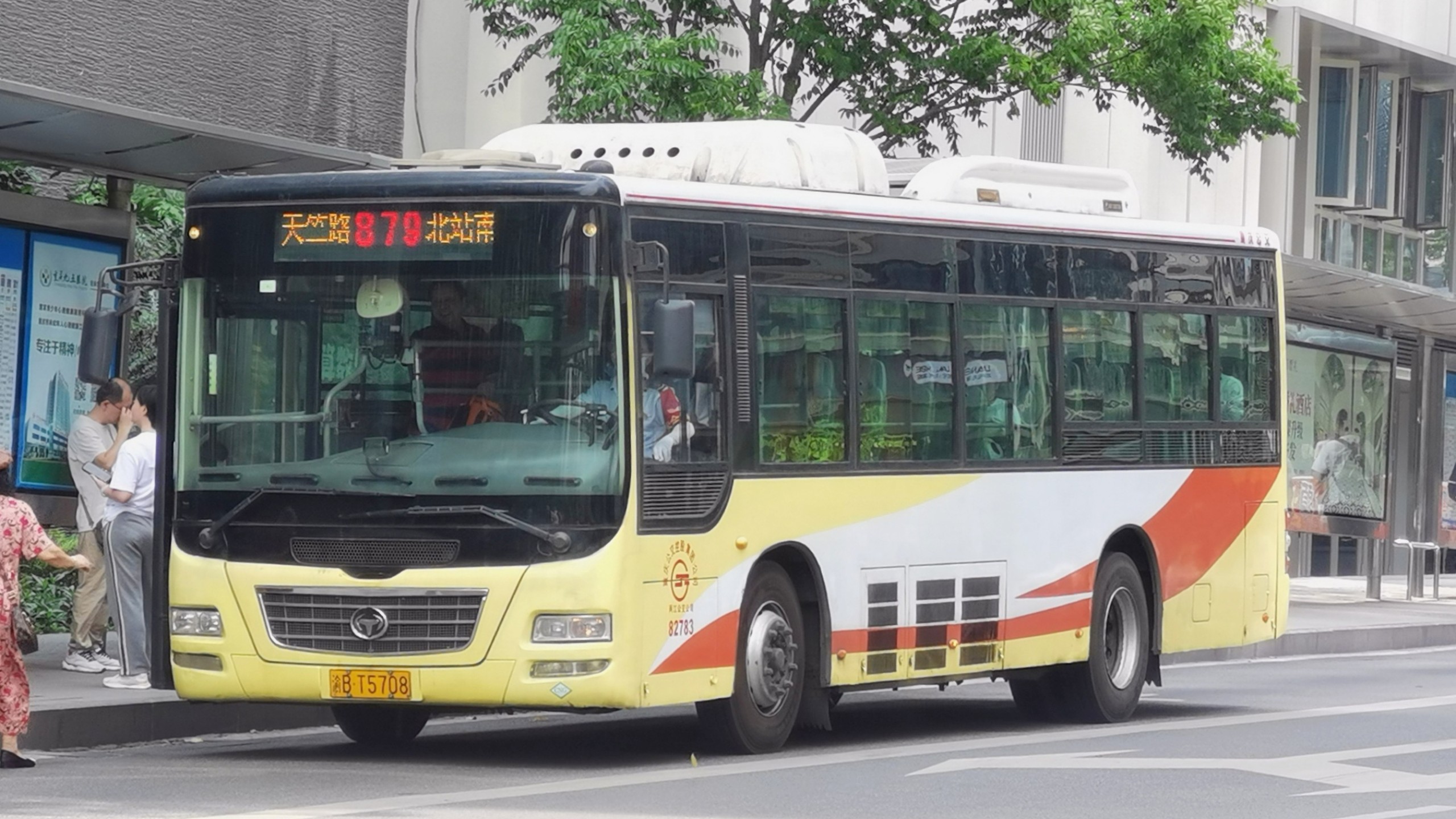 【巴士节快乐•重庆公交】妥妥的山城轰炸机!