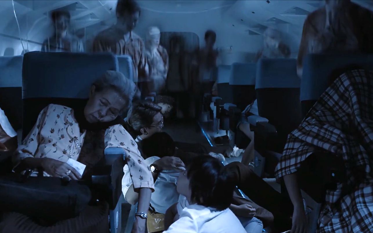 恐怖片《407航班》,空难飞机翻修后再运营,刚起飞就怪事频发_哔哩哔哩