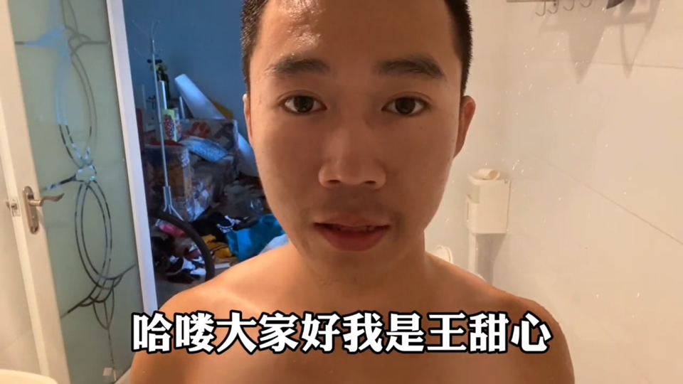 王甜心大雨中骑行公路车,连人带车差点翻进沟里,身上擦伤流血,特别痛