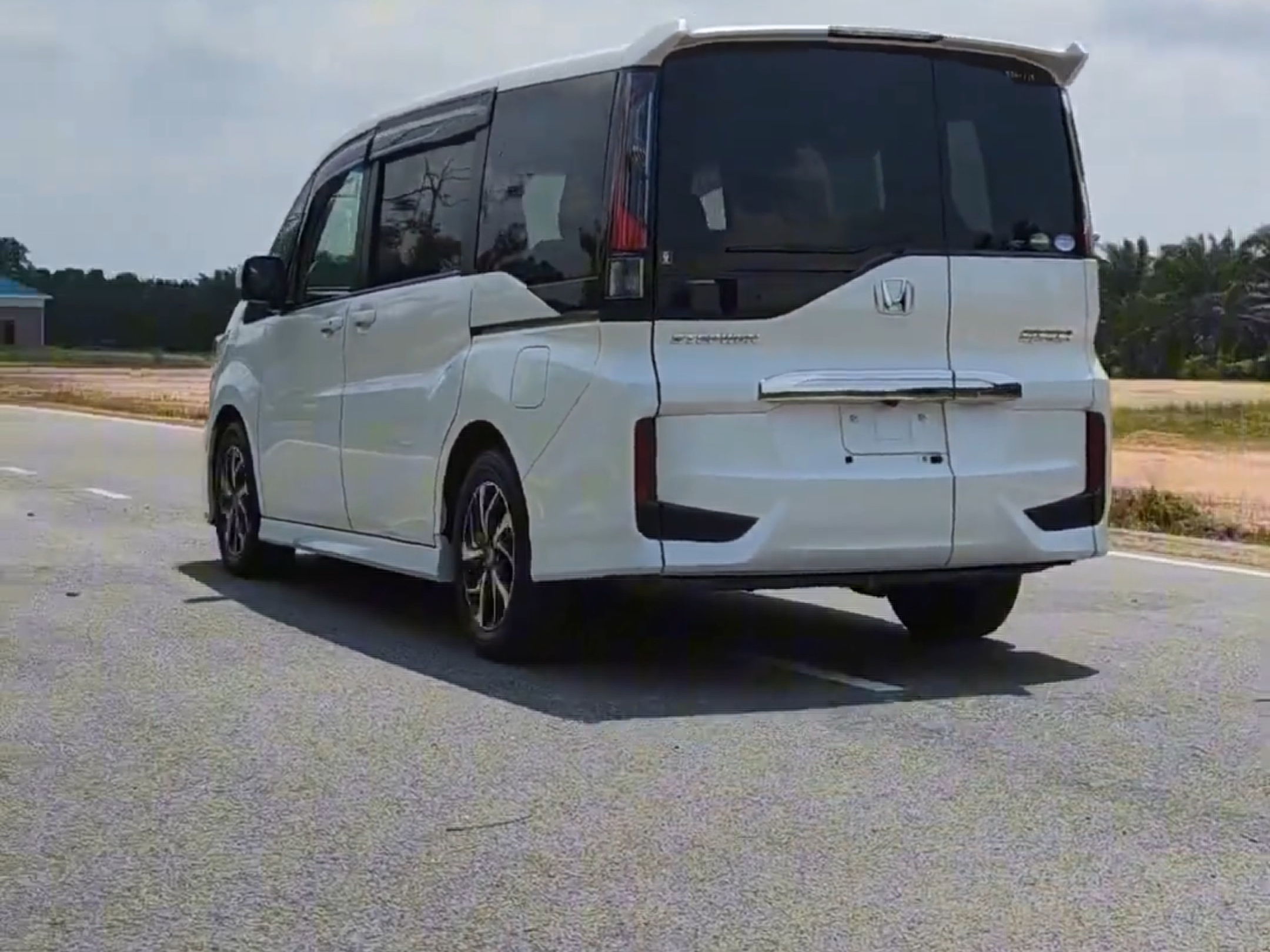 12万的本田布威?七座mpv?