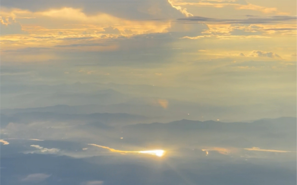 [图]飞越云山珠水，白云山和被大雾中的时候夕阳照得闪闪发光的珠江