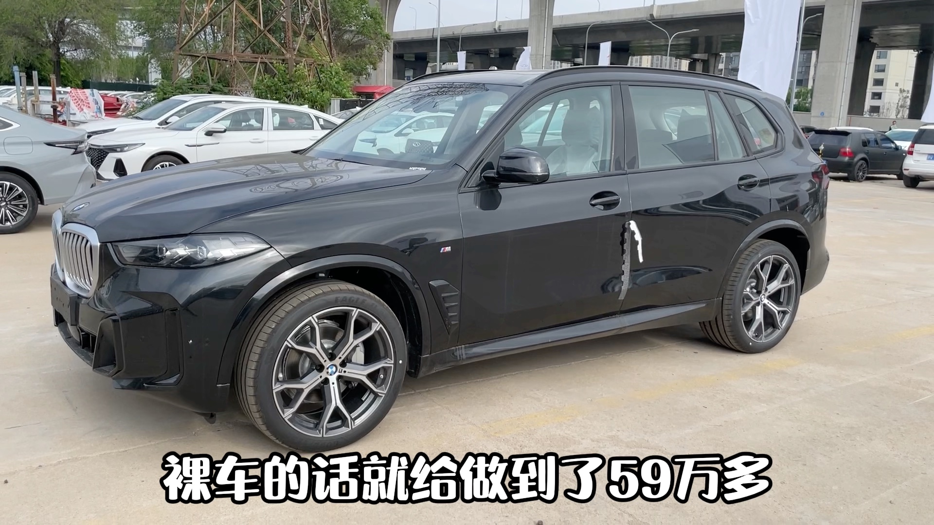 宝马x5尊享曜夜到车 公路操控难找对手 新车按揭53万多怎样