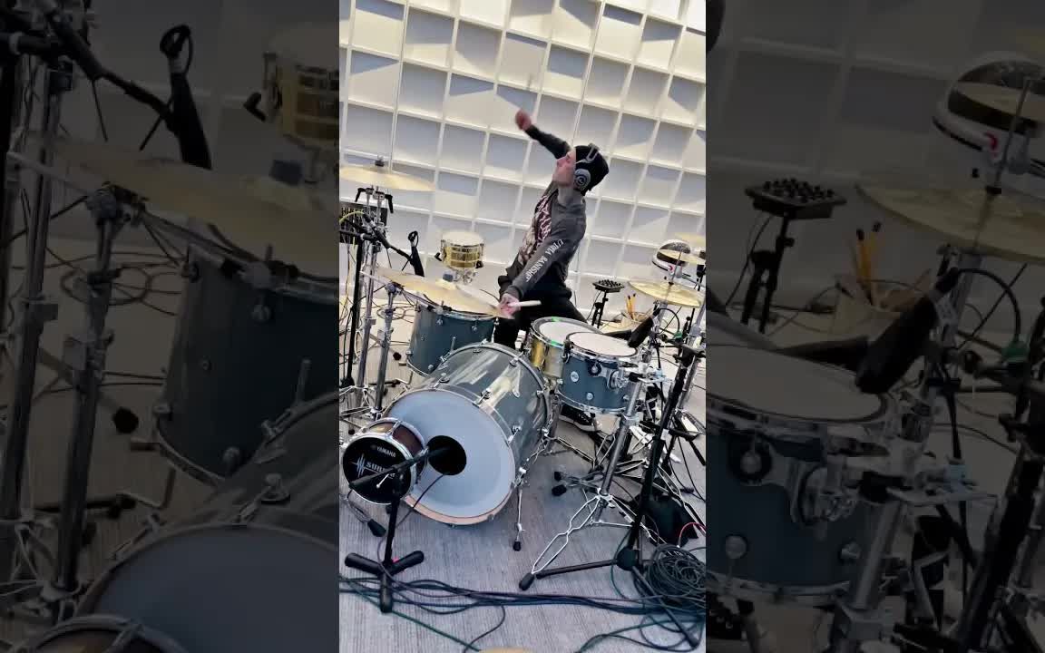 blink182乐队鼓手travis barker激情翻玩 adele《easy on me 》