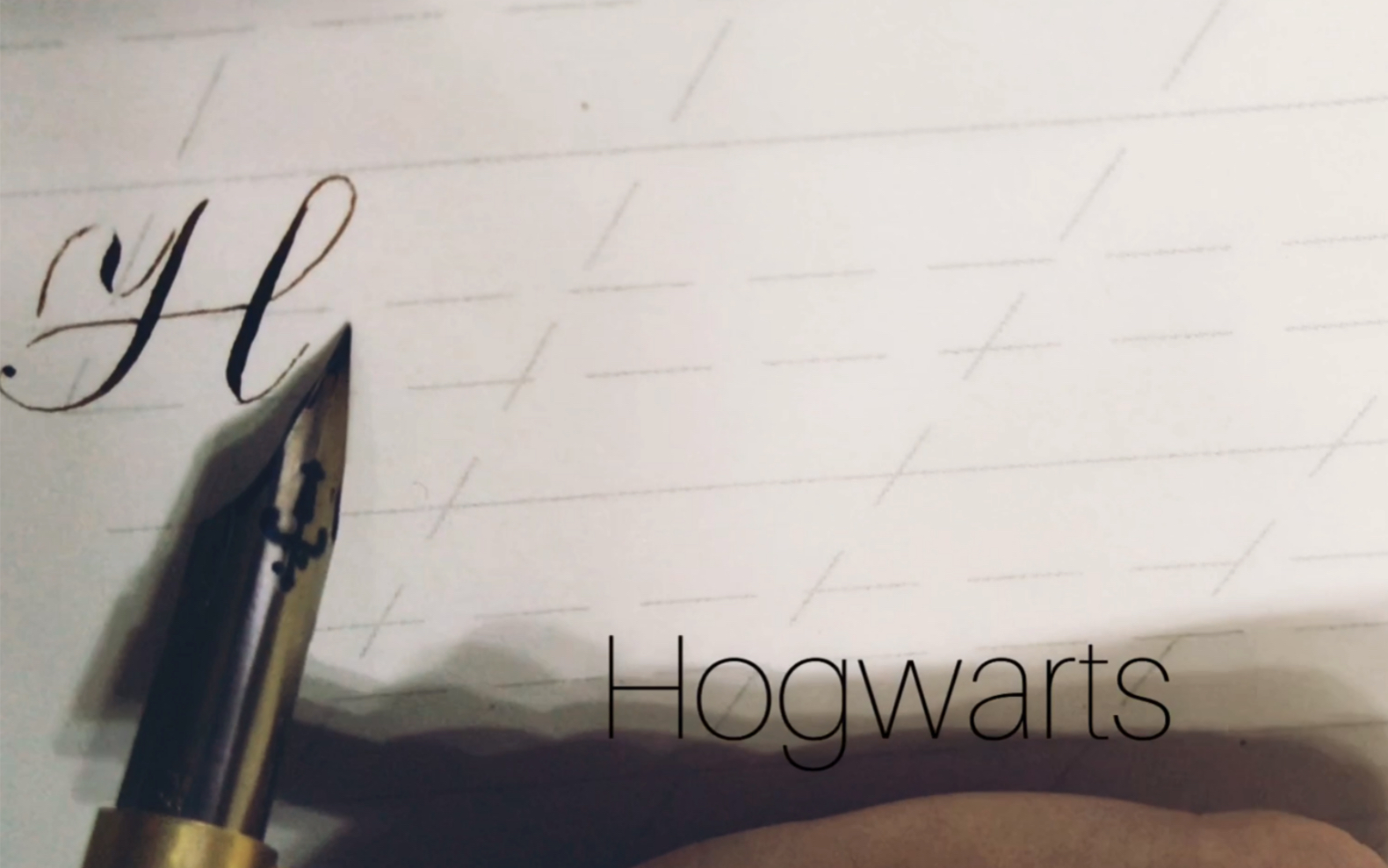 【花体英文es】 霍格沃茨魔法学校 Hogwarts School of Witchcraft and Wizardry哔哩哔哩bilibili