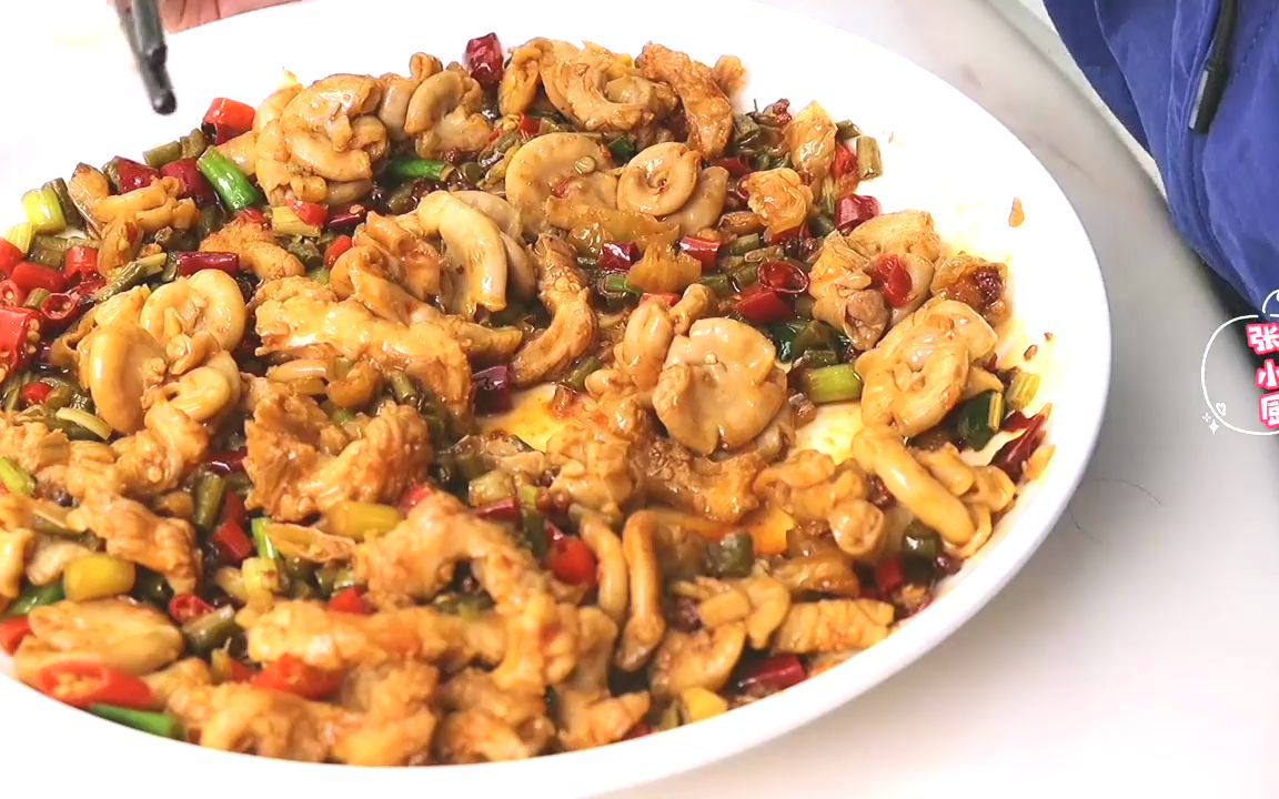 无法抗拒的"爆炒生肠"秘诀!酸辣开胃无腥味,下饭下酒绝配