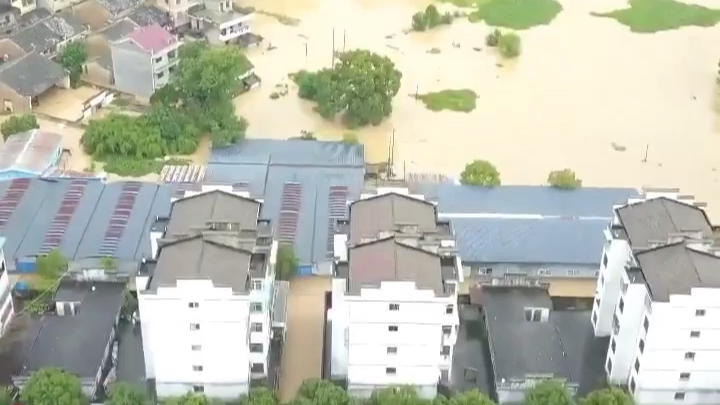 [图]暴雨袭城，江西挺住！