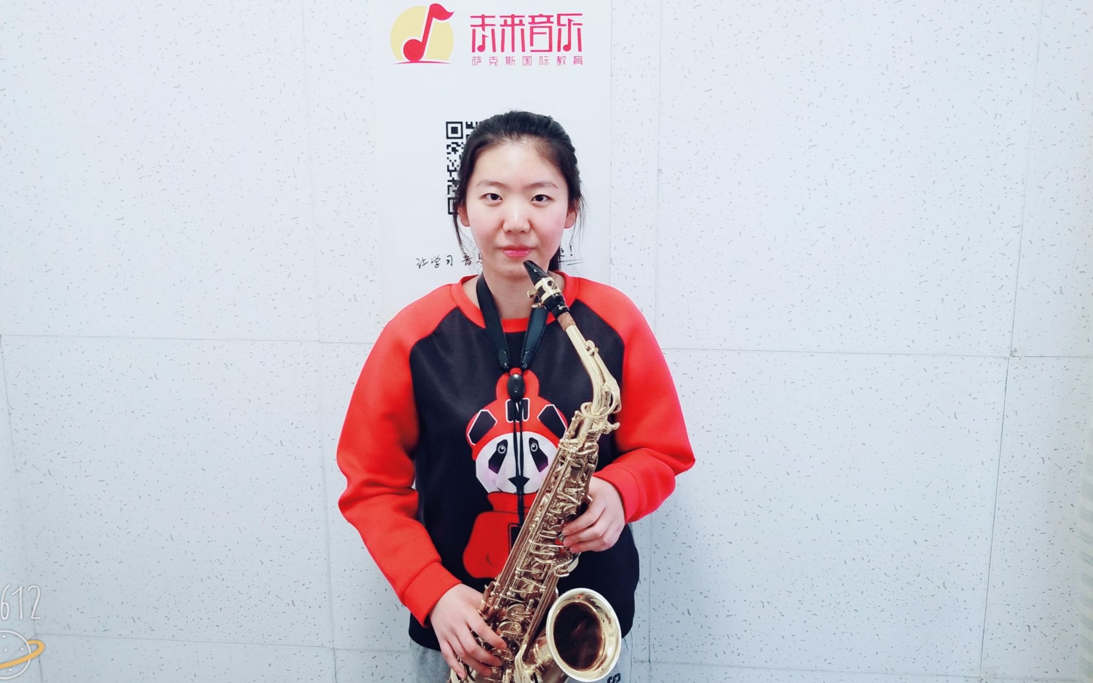 萨克斯威尼斯狂欢节气质小美女演奏