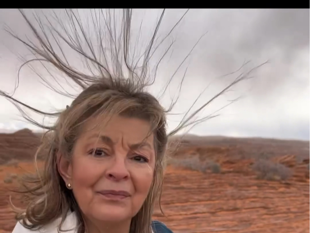 人体被充电后极有可能被闪电击中