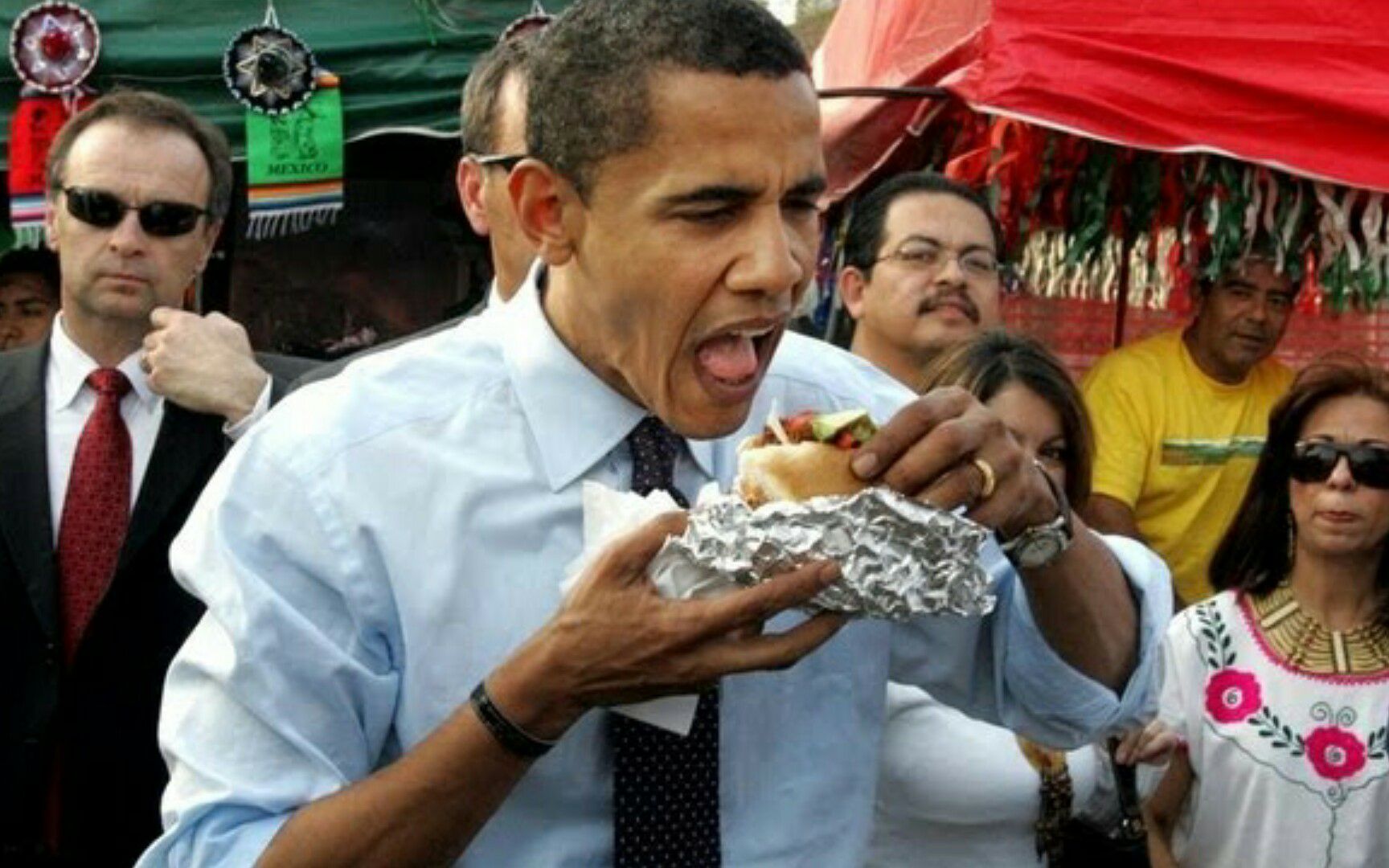 奥巴马快餐店作秀,亲自为白宫员工买汉堡