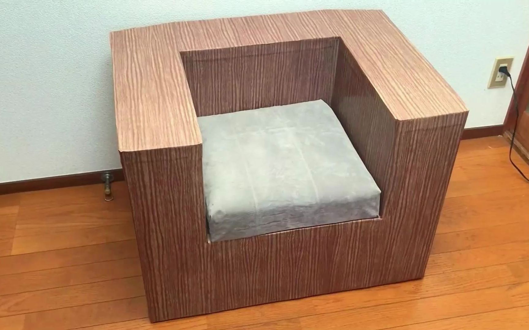 快递的纸盒还能废物利用制作成舒适且实用的沙发,真是大开眼界啊