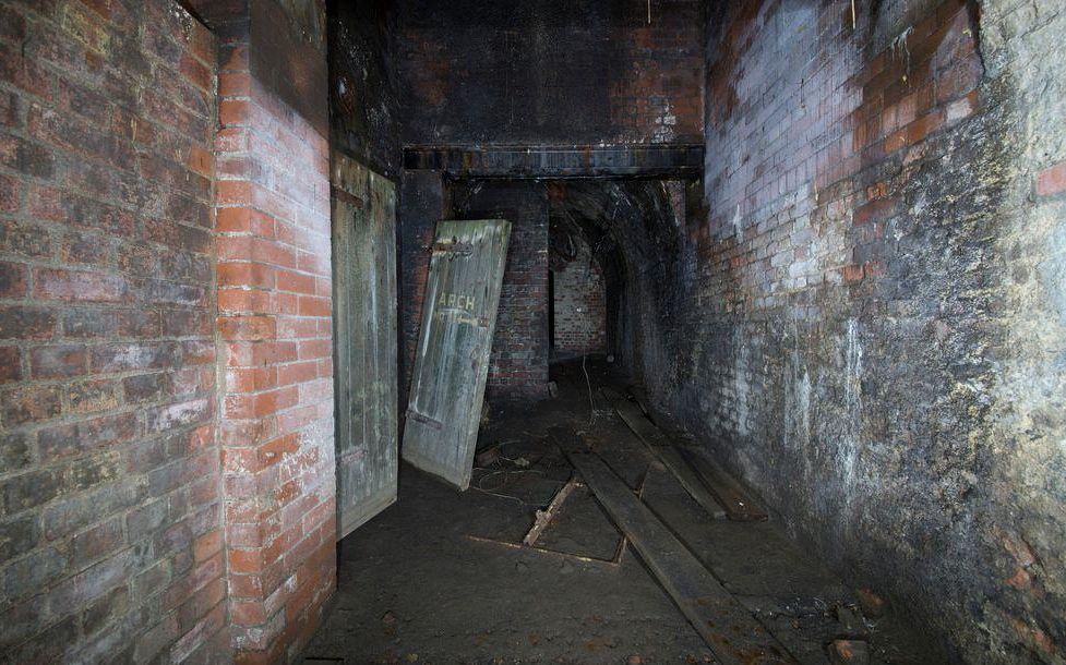 恐怖档333am探索废弃医院的太平间