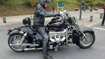 强大的博斯豪斯Boss Hoss 8200cc 摩托车，使用V8雪佛兰发动机