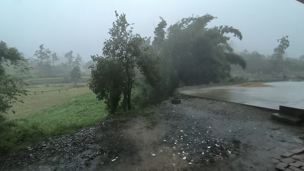 暴风雨,真的很喜欢这种感觉