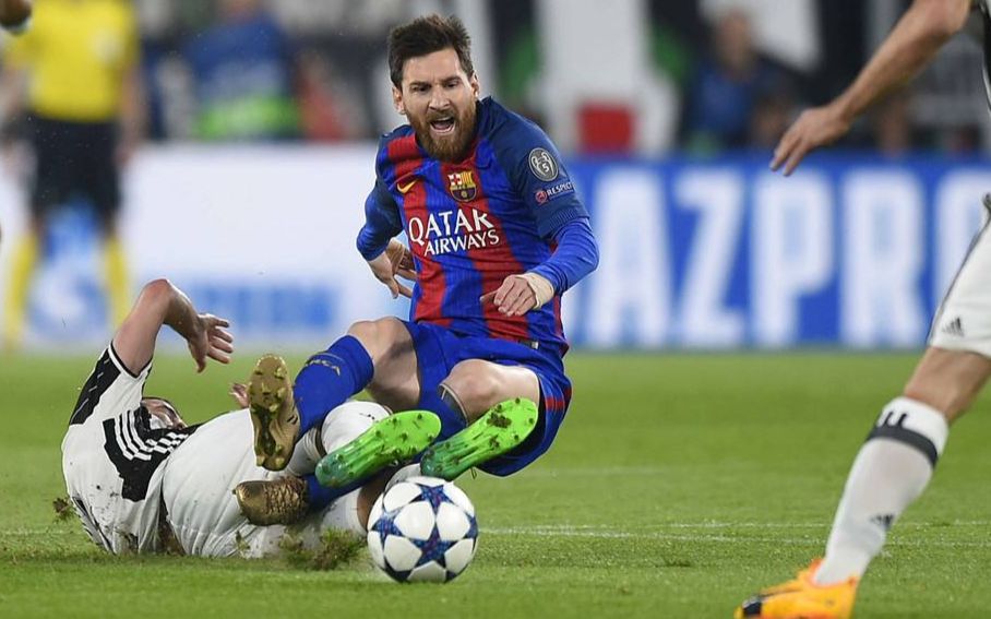 粗野!国王杯梅西遭爆铲倒地,这铲球动作令人发指